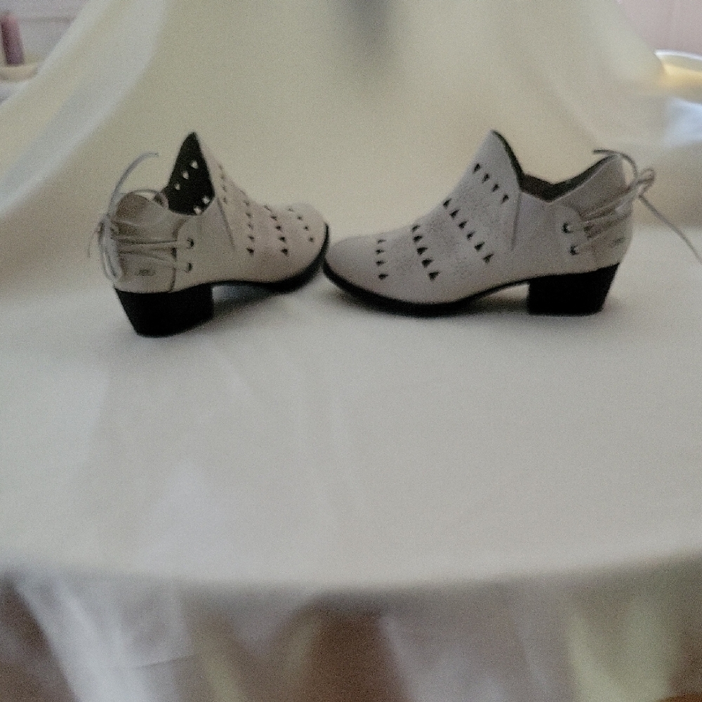 JBU Silver and White Mules Stylish Clogs